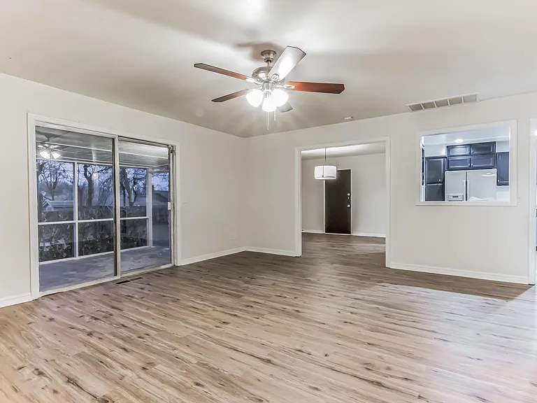 2512 NW 45th St — Photo 10