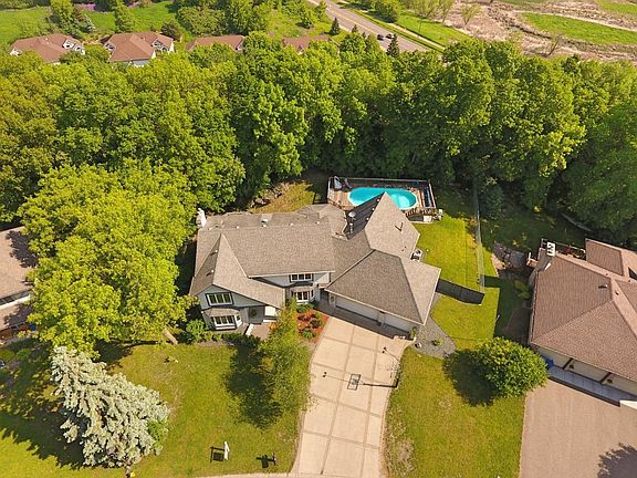 4th image of 3750 Rosewood Ln N