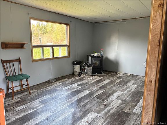 4th image of 219 Churchland Rd