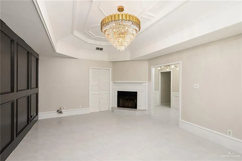 4 bed, 2.0 bath, 2079 sqft, $1,850 — Photo 4