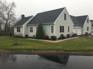2 Hunter Dr, Guilford, CT 06437