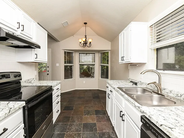 629 Ozark Ave — Photo 8