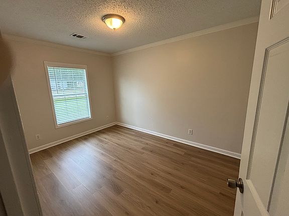 4th image of 69 Buckskin Cir #B