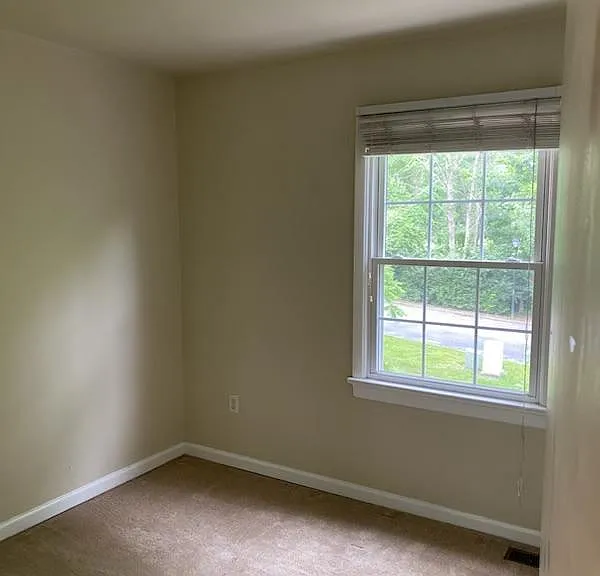 110 Canterbury Ct — Photo 9