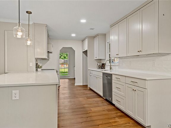 4th image of 3413 Paddlecreek Ln
