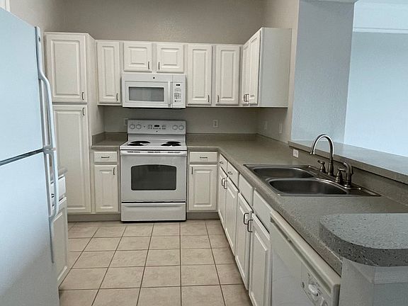 3rd image of 3680 Avalon Park Blvd Suite 110