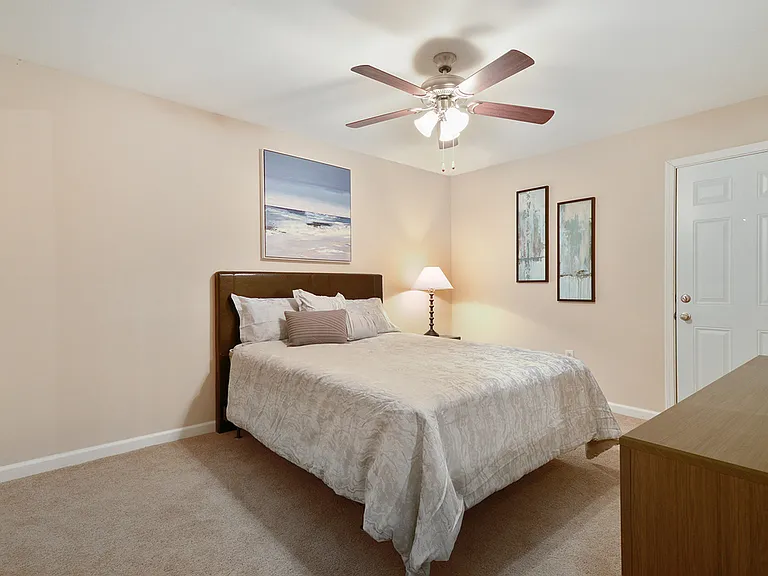2 bed 2 bath downstairs