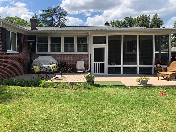 Wonderful deck and grilling space