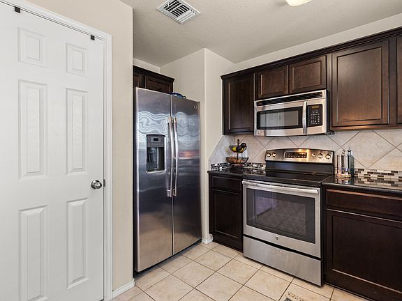 3rd image of 6024 Stonehaven Dr