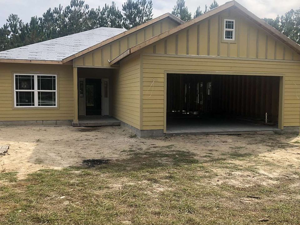 2nd image of 215 SW Cherry Blossom Way