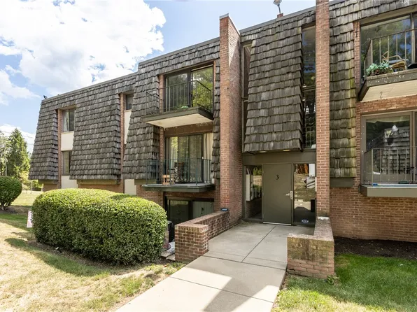 333 Forest Green Dr Unit 333, Coraopolis, PA 15108