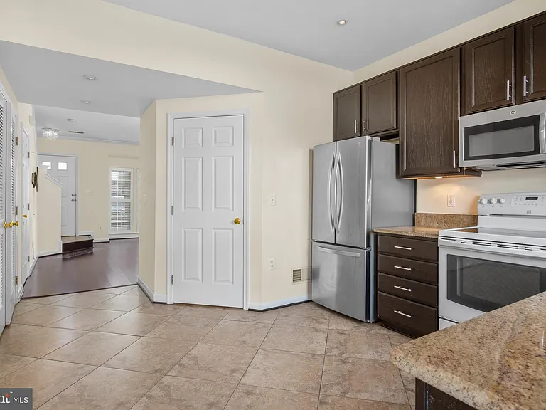 4384 Sutler Hill Sq — Photo 12