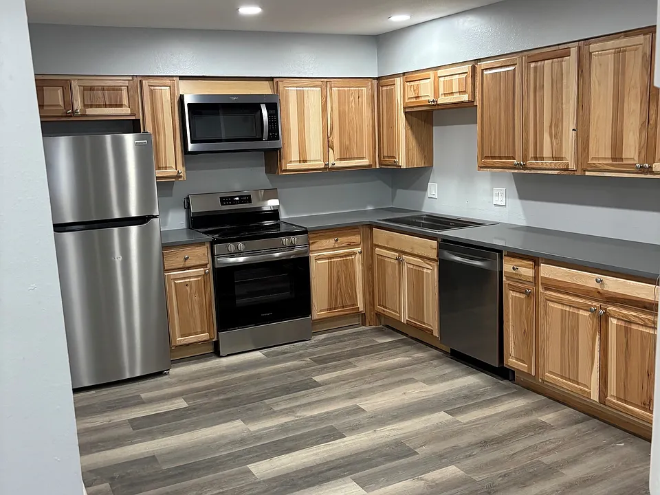 1339 Vivian St #202