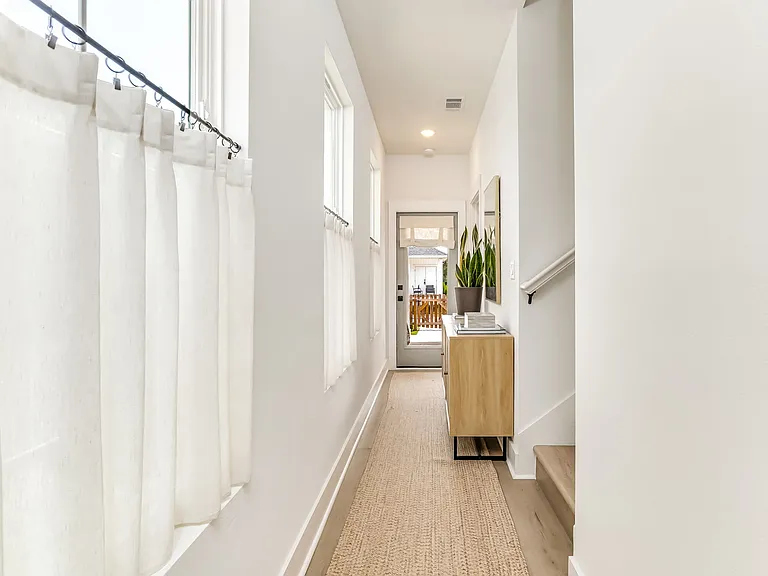 913 W Jackson St — Photo 16