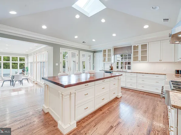 1419 Janneys Ln, Alexandria, VA 22302