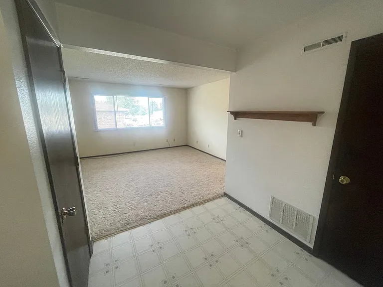 Raceway Apartments — Photo 21
