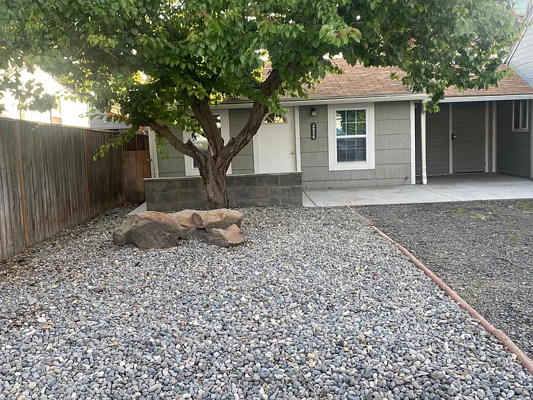 2926 NE Riverside Ave — Photo 3