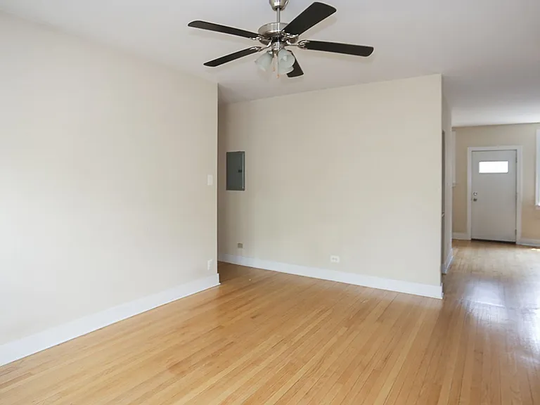 1919-31 W. Winona — Photo 19