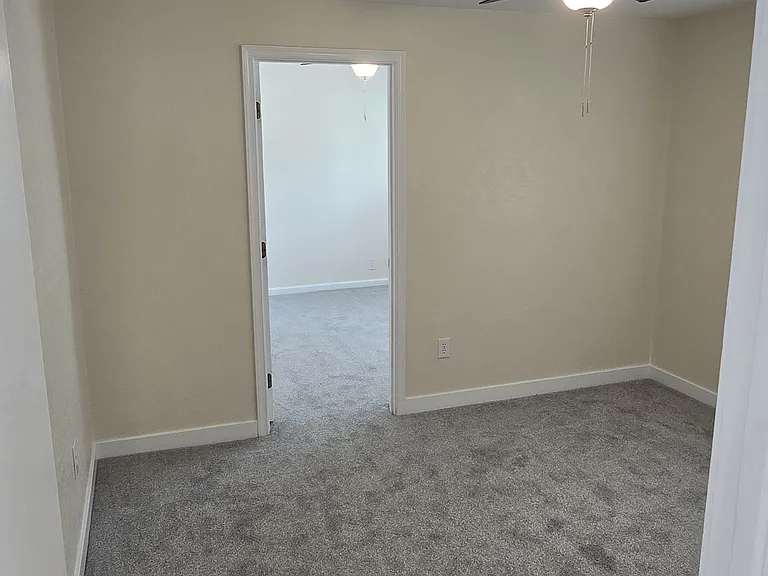 808 Hancock Ave — Photo 7