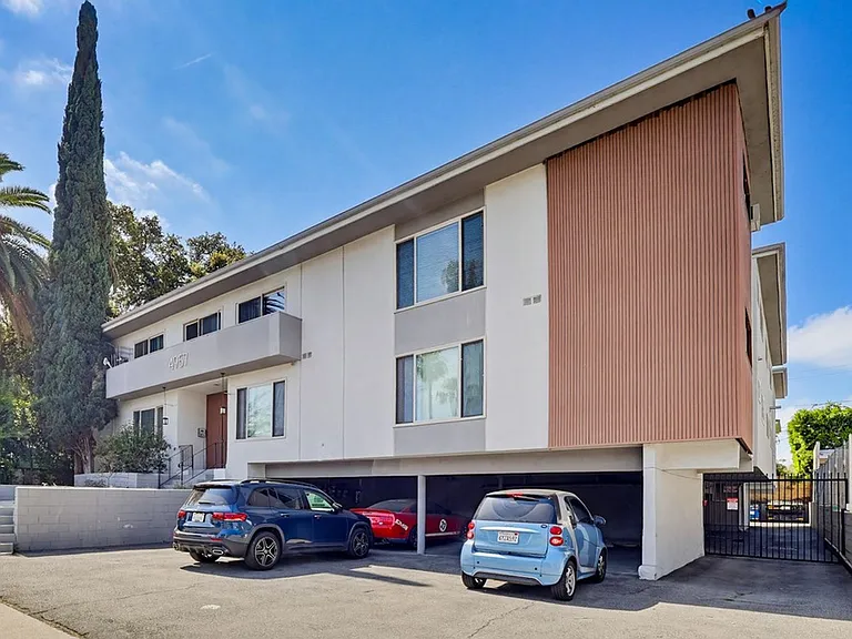 Kester Apartments — Photo 12