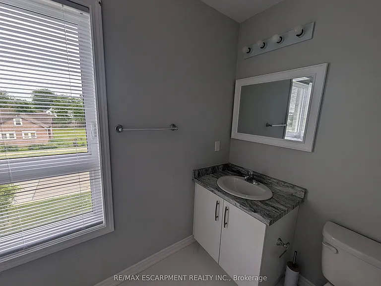 82 Saint George St — Photo 14