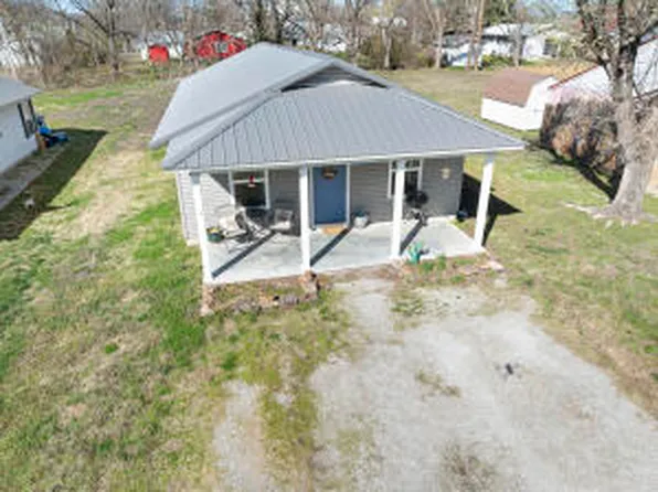206 White Ave, Green Forest, AR 72638