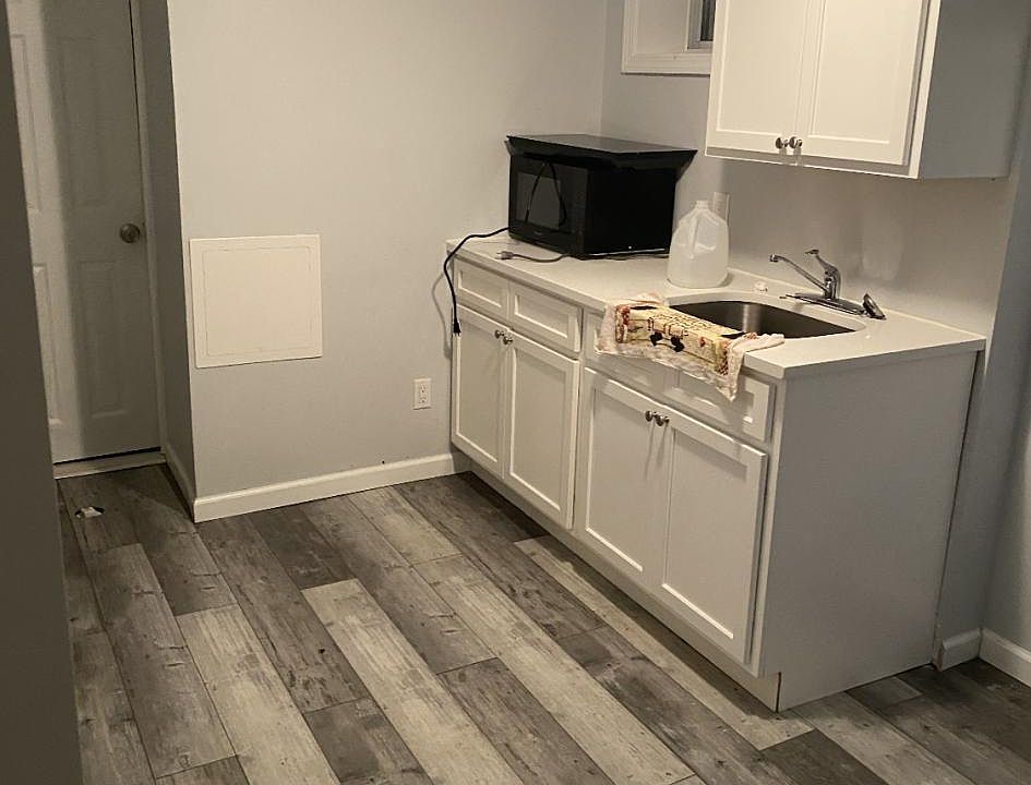 1st image of 194 Woodside Ave #1A
