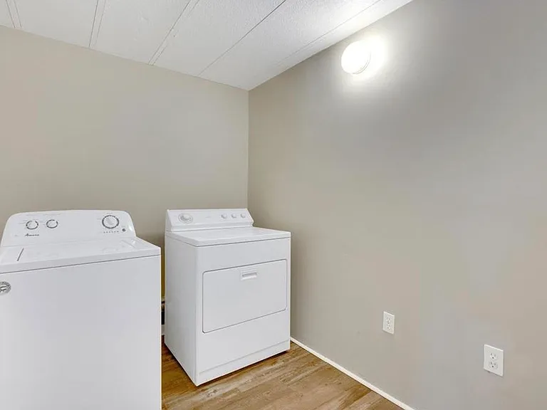 504 Skyline Dr E — Photo 10
