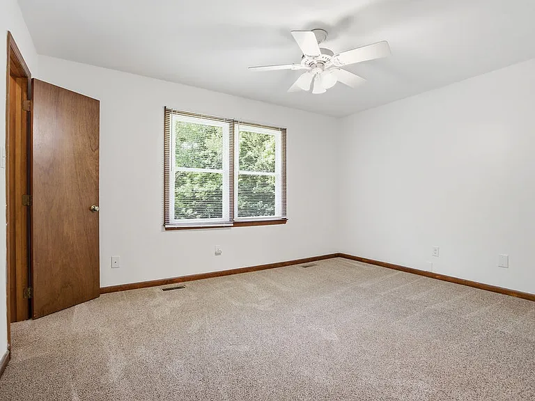 102 Chevis Dr — Photo 25