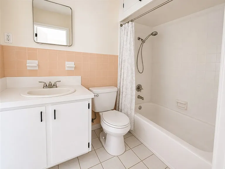 1013 Dolphin Pl — Photo 9