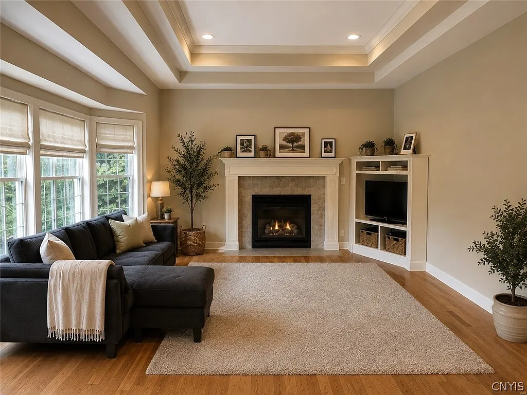5 bed, 3.5 bath, 2458 sqft, $4,800 — Photo 2