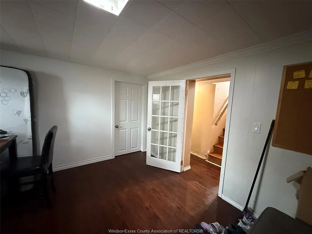 6 bed, $3,199 — Photo 2