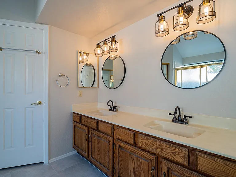 3980 E Graythorn St — Photo 27