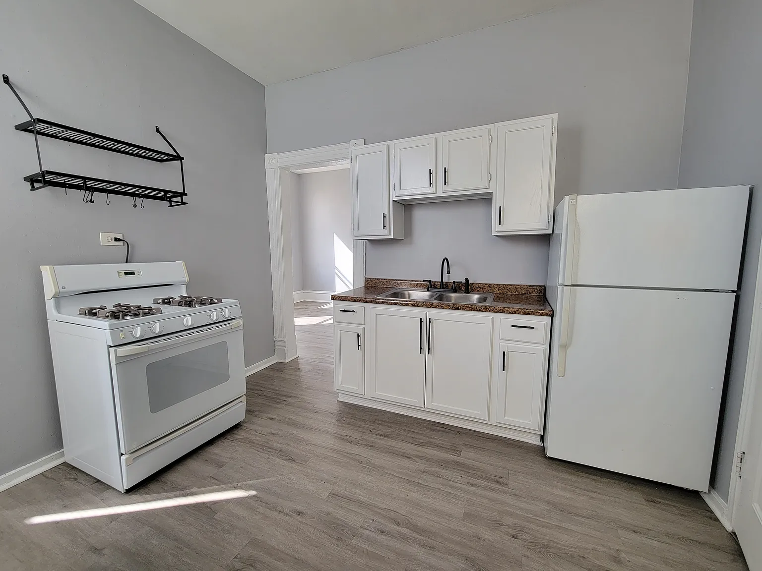 1 bed, 600 sqft, $1,300 — Photo 2