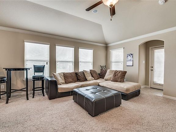 4th image of 4828 Ray Roberts Dr