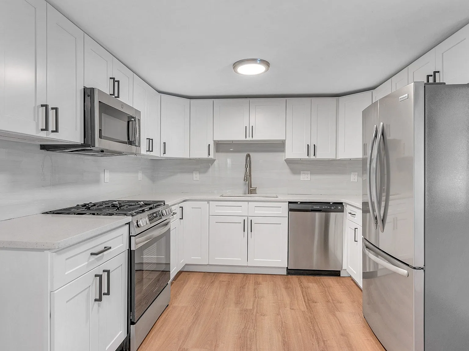 2 bed, 1100 sqft, $2,700 — Photo 1