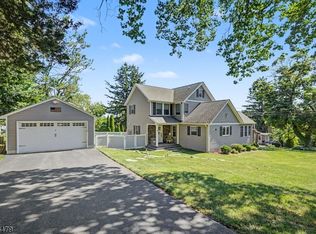6 Landing Trl, Denville, NJ 07834