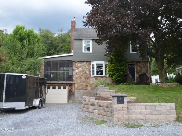 5 Linnet Ln, Lock Haven, PA 17745