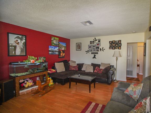 LR with wood laminate floors