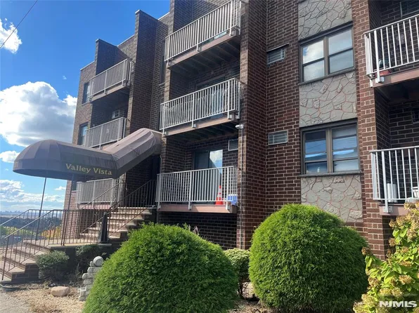 201 12th St APT 6, Palisades Park, NJ 07650