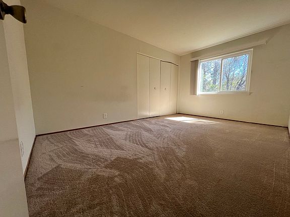 4th image of 151 Darby Pl #3