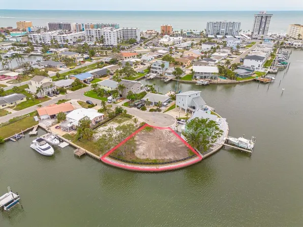 17411 1st St E, Redington Shores, FL 33708