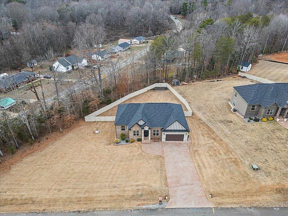 4th image of 280 Northwood Cir