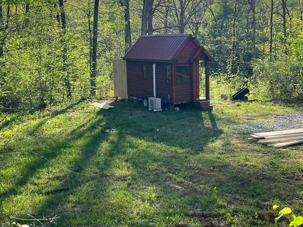523 N Whippoorwill Ln, Bloomfield, IN 47424