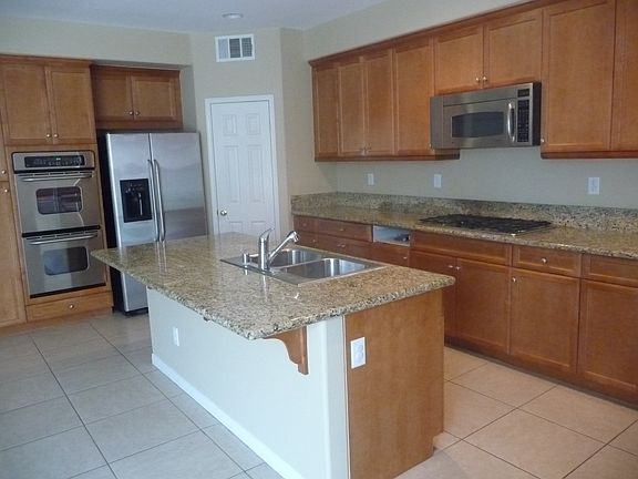 3rd image of 36867 Pictor Ave