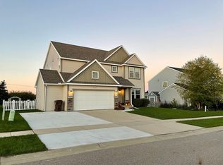 38 Lake Ridge Dr, Mason, MI 48854