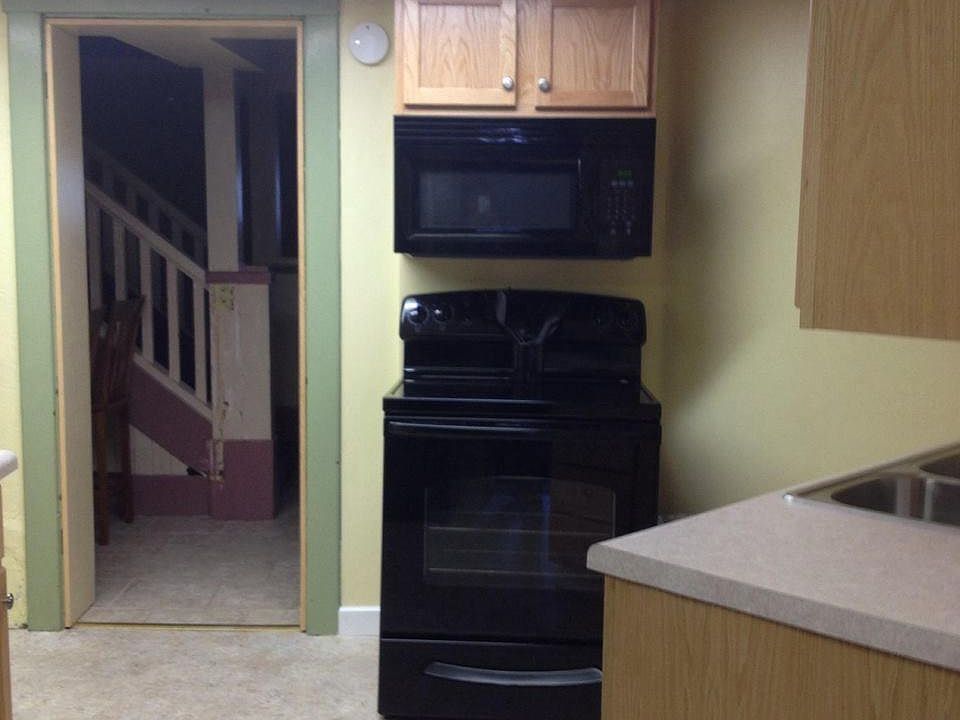 1st image of 521 W 5th St