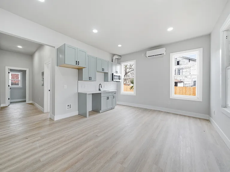 510 Erie Ave #101 — Photo 11