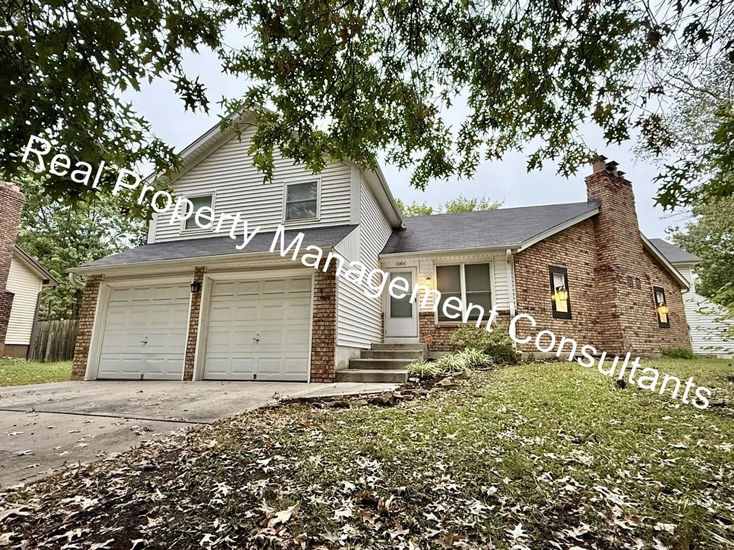 Attractive 3-Bedroom, 2-Bath Home in Olathe! — Photo 1