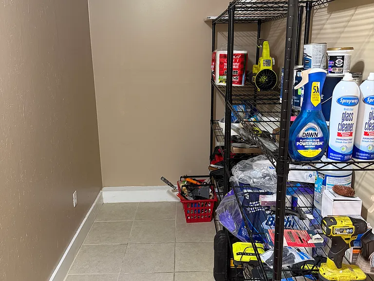 Storage room/pantry